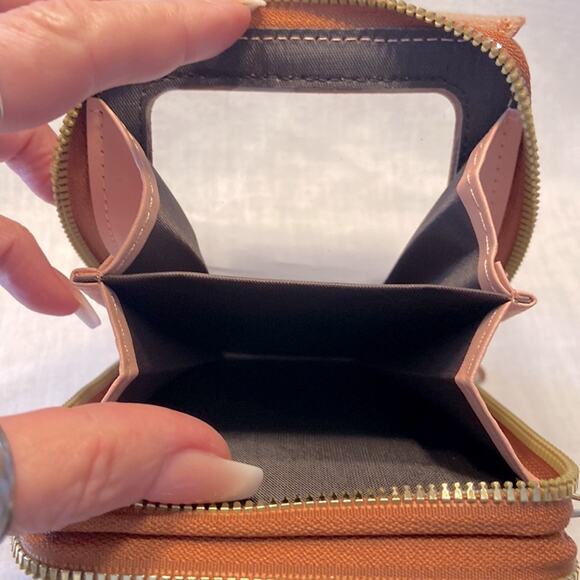 Crossbody Cell Phone Purse Bag Faux Brown Leather Zippered Compartment Closures - Picture 4 of 6